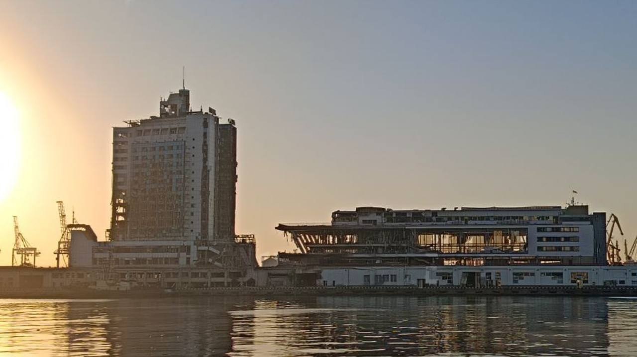 Night attack: Port infrastructure, grain storage facilities, and several private houses have been damaged