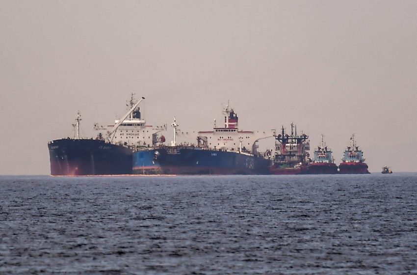 Gabon and Barbados demanded the removal of their flags from the tankers of Russia's "dark fleet"