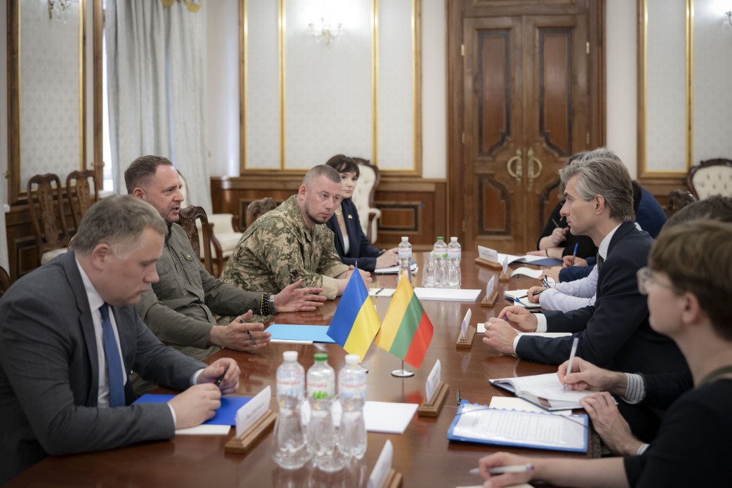 Andriy Yermak discusses strengthening sanctions against Russia with Lithuanian Foreign Minister