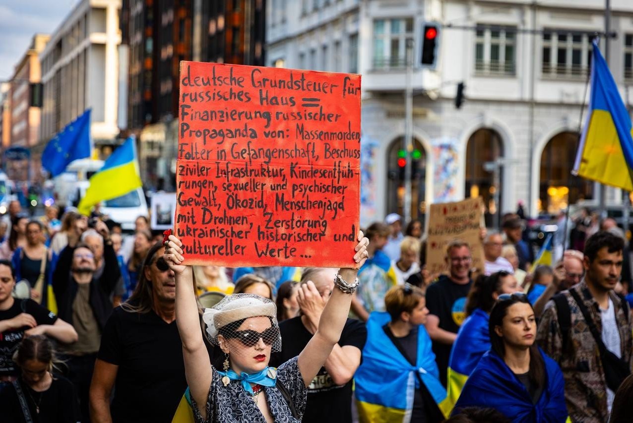 The Kremlin is promoting propaganda through "Russian Houses" in the USA and Europe