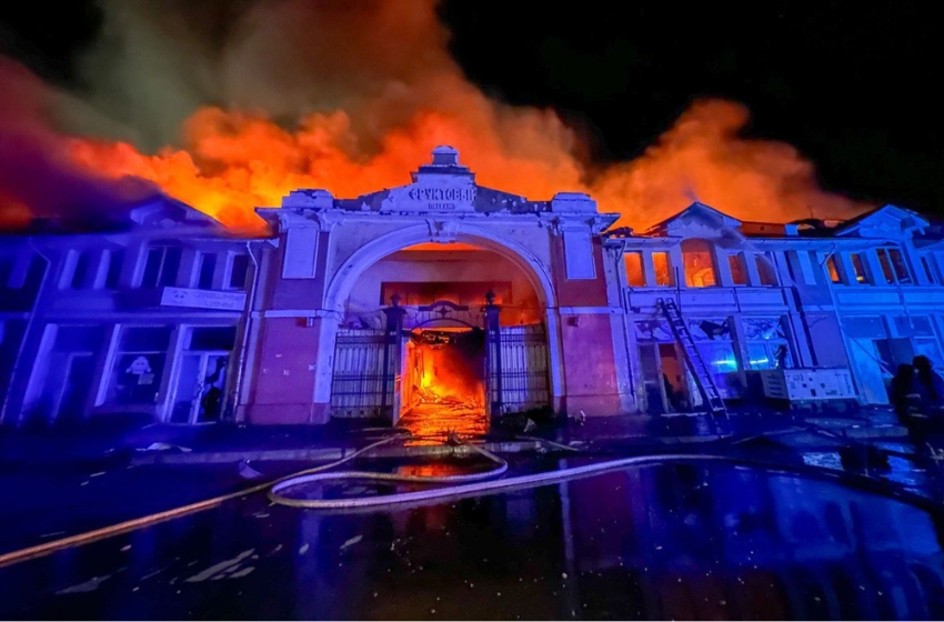 Drone strike hits Odessa: residential building destroyed, Pryvoz market burns, civilians injured