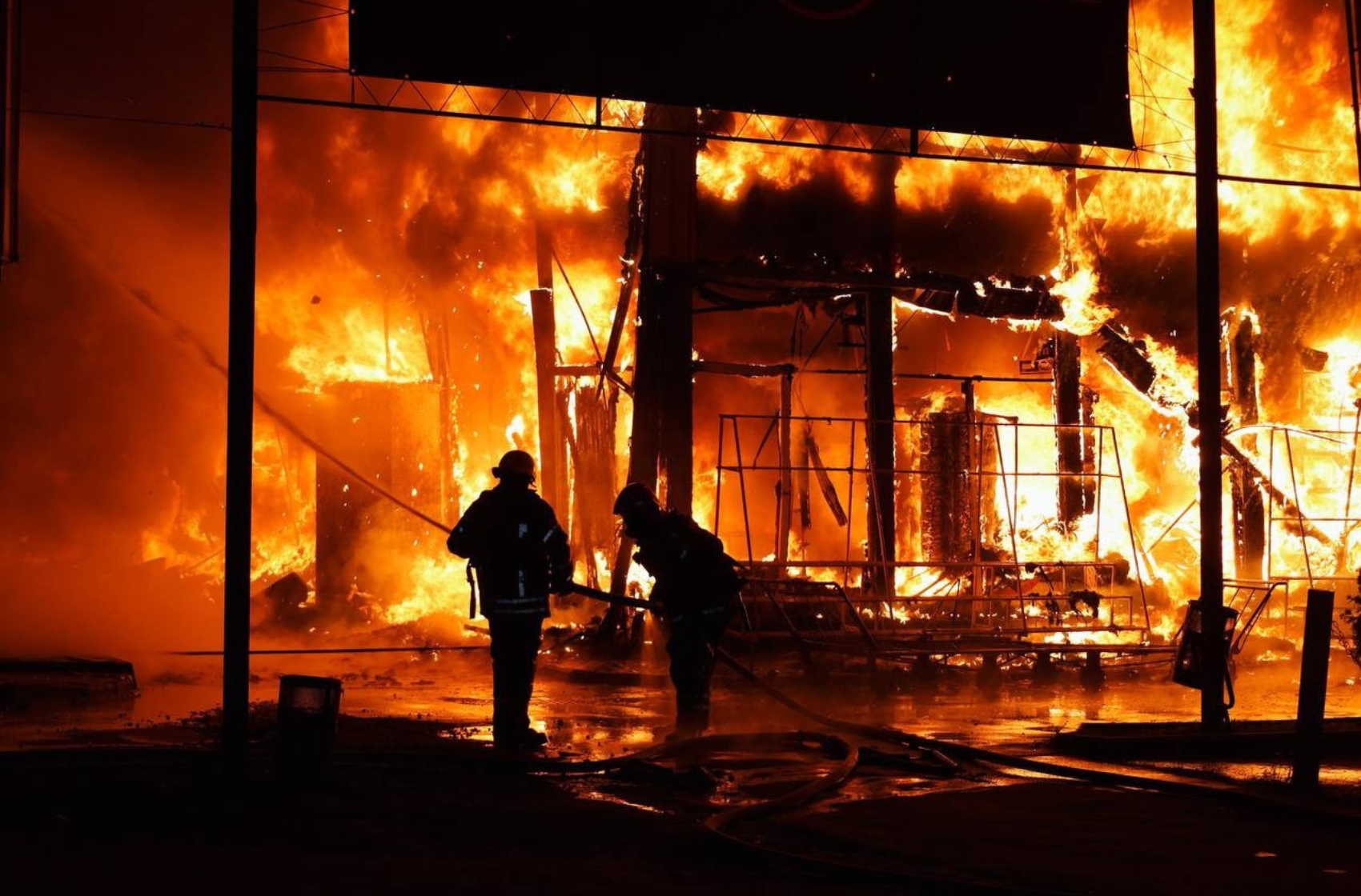 Russian strikes hit Ukraine: civilian casualties and infrastructure damage