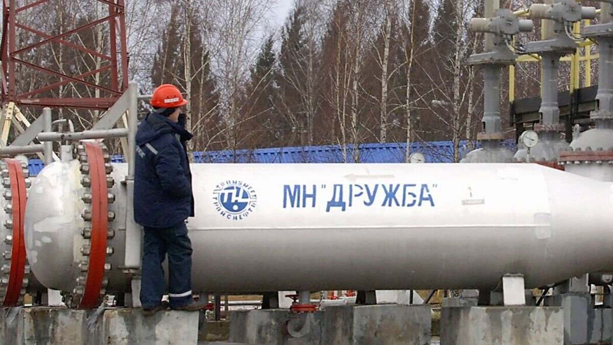 Transit of Russian oil through Ukraine has fallen to a new low