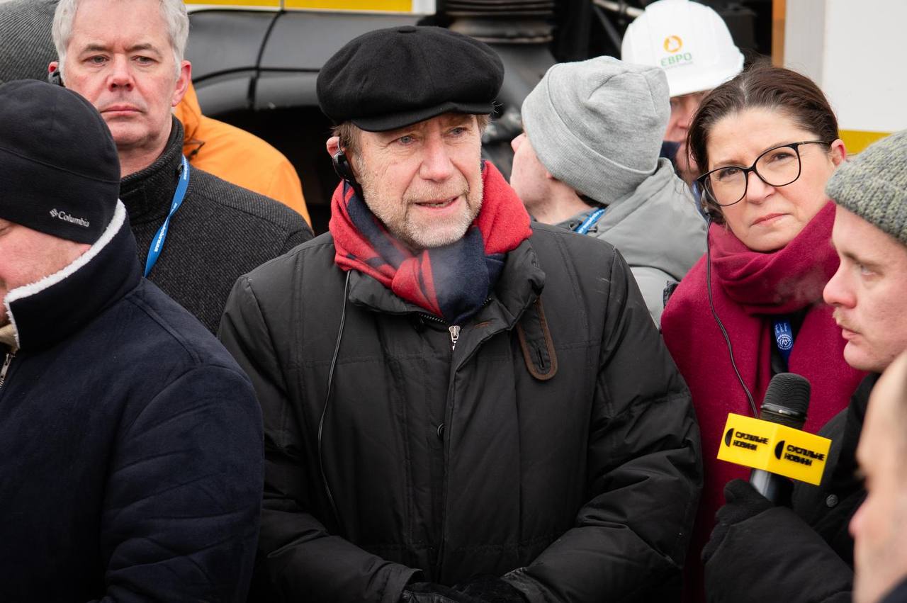 Foreign diplomats visit Darnytska CHP in Kyiv after Russian attacks