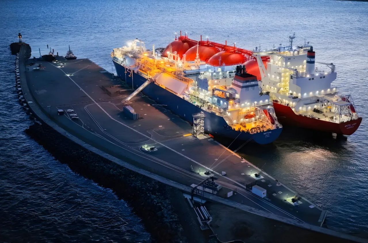 Naftogaz is supplying liquefied gas through a terminal in Germany for the first time