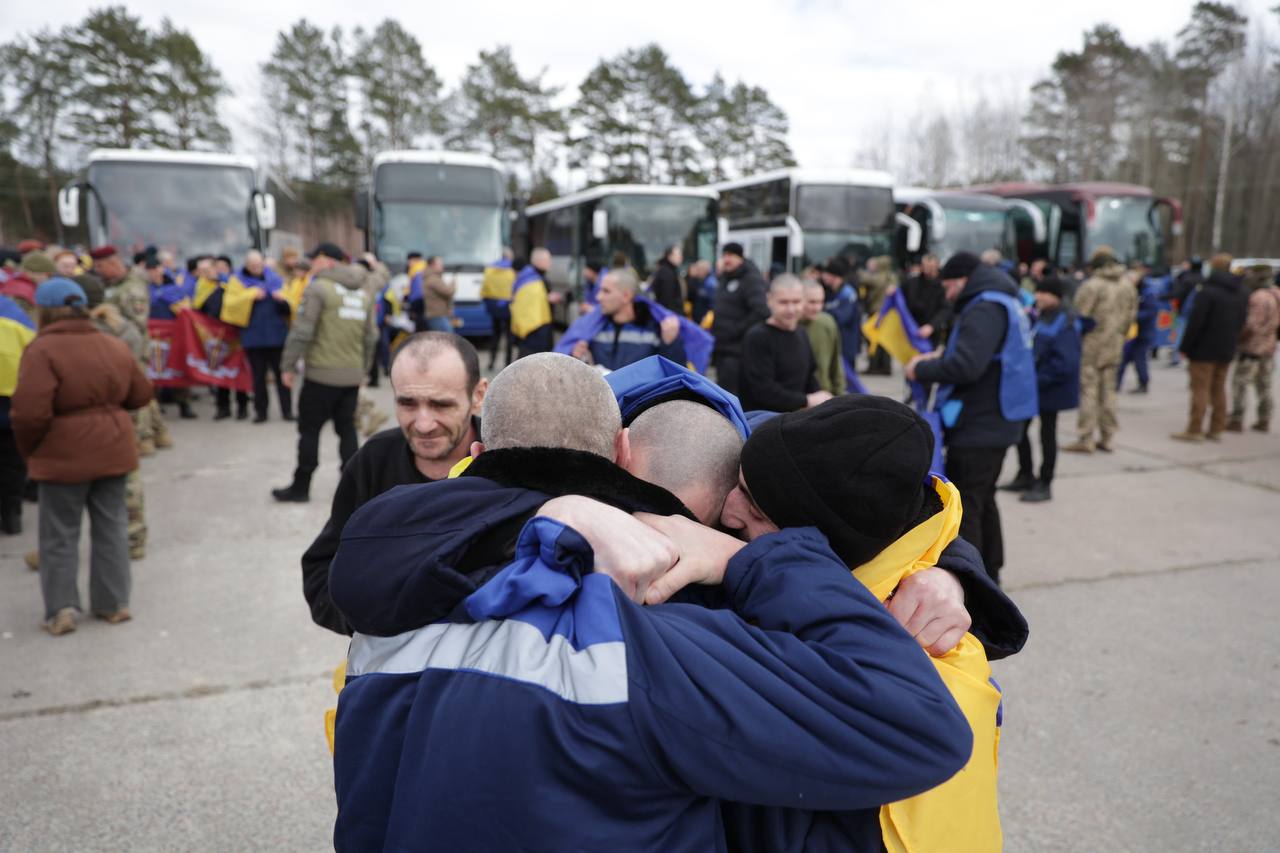 Another 300 Ukrainian defenders are returning home from Russian captivity