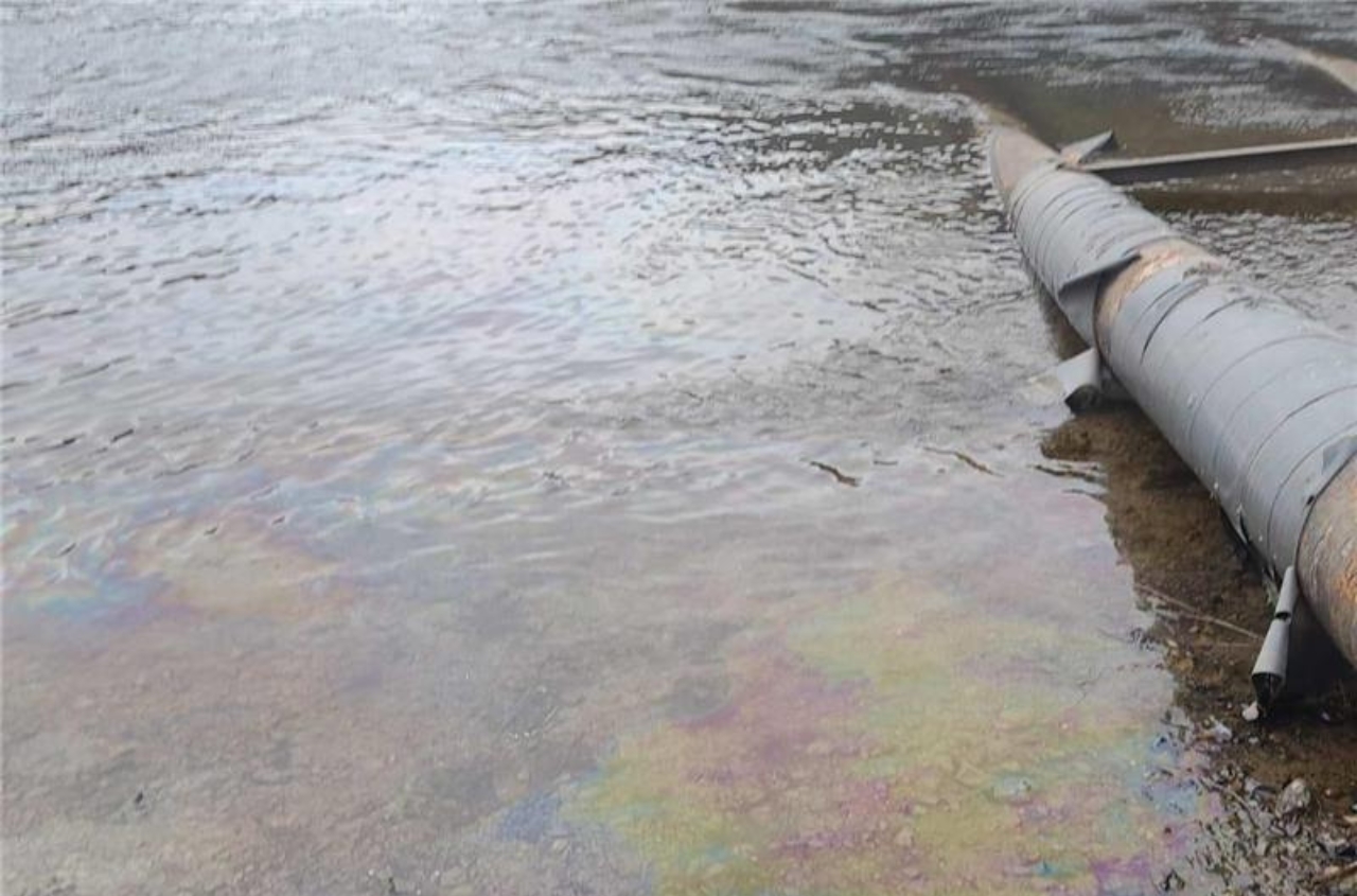 The Dniester River polluted after a Russian attack