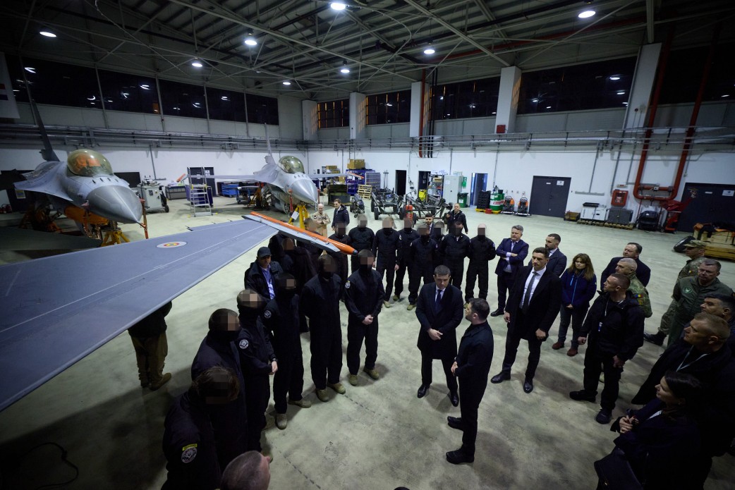 The President met Ukrainian pilots training at the European F-16 training center