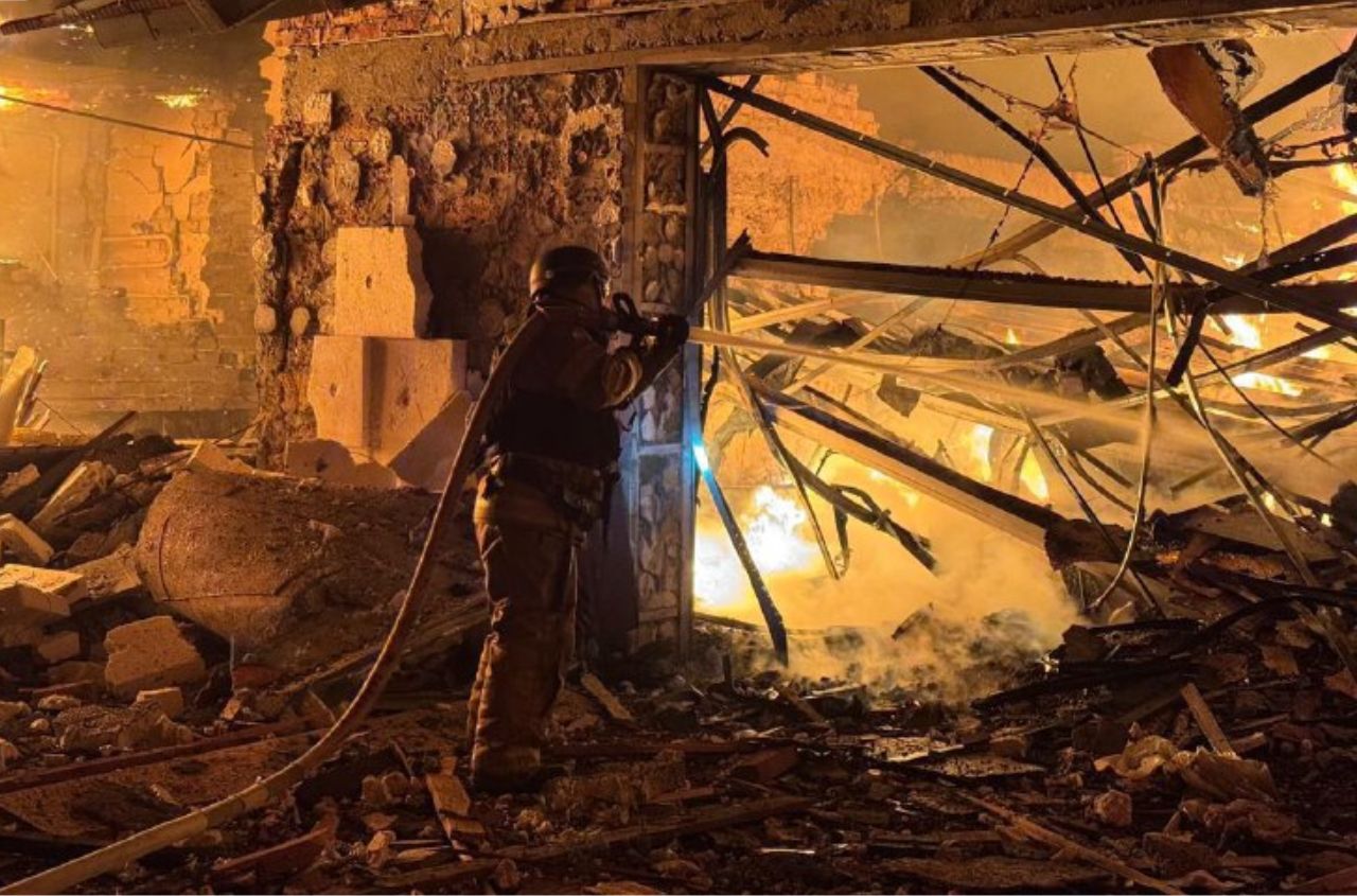 Russian forces continue widespread attacks, causing civilian injuries and major damage