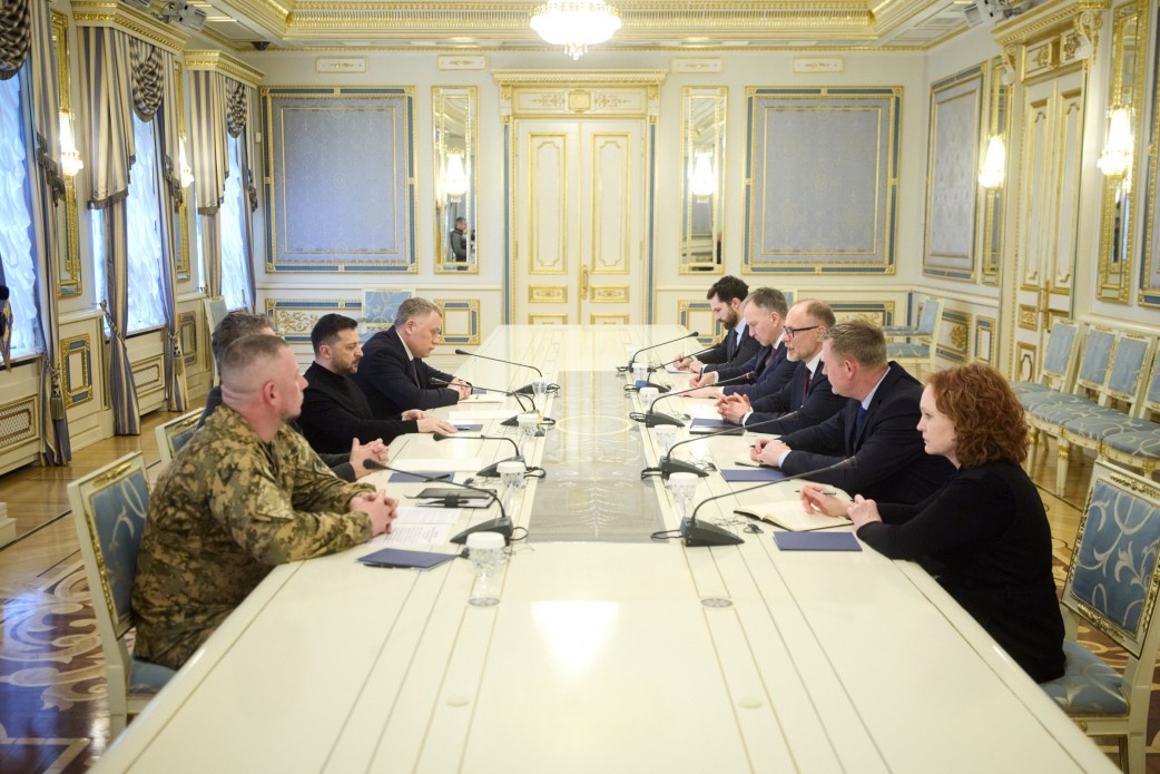 Zelensky meets Latvian Defense Minister to discuss air defense, EU support, and drone cooperation