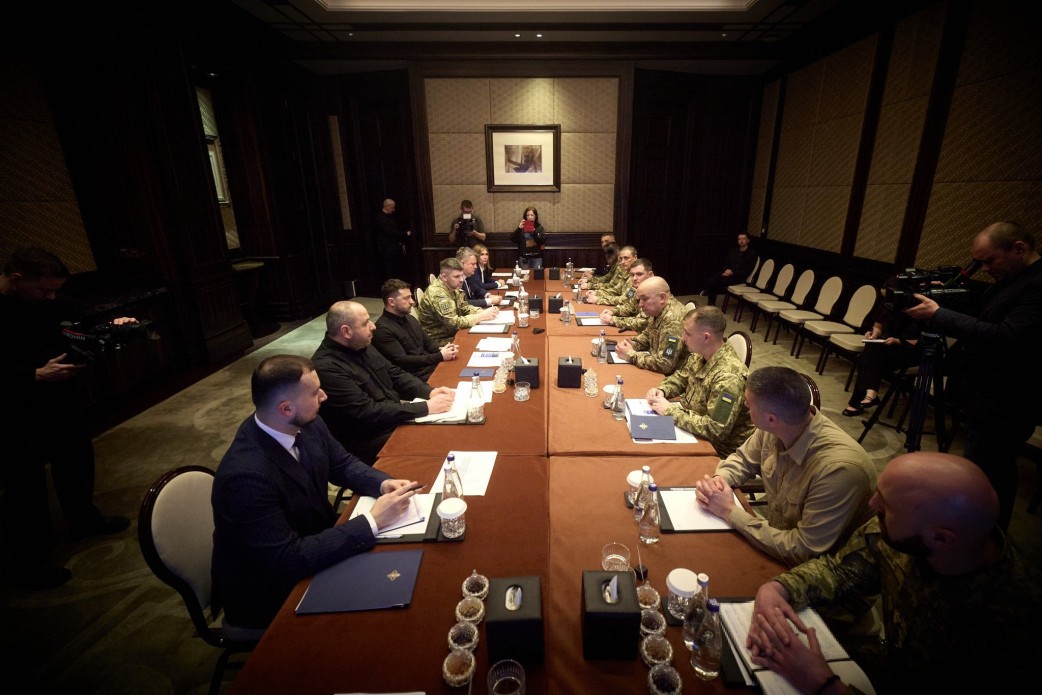Ukrainian President meets experts in UAE to strengthen civilian protection measures