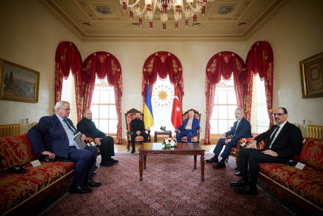 Ukraine and Türkiye Presidents meet in Istanbul to boost security and energy cooperation