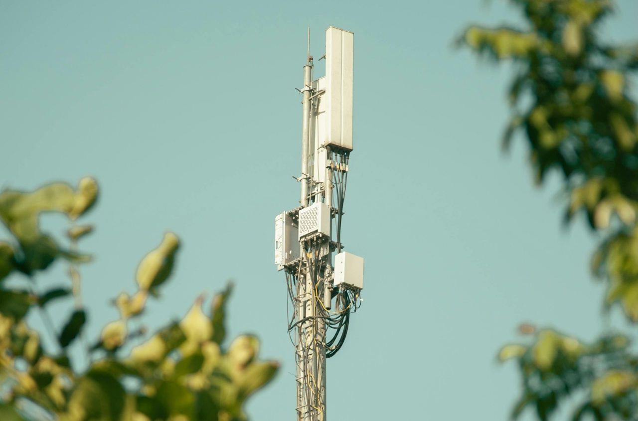 Mobile and internet disruptions reported in Moscow and Saint Petersburg ahead of Victory Day