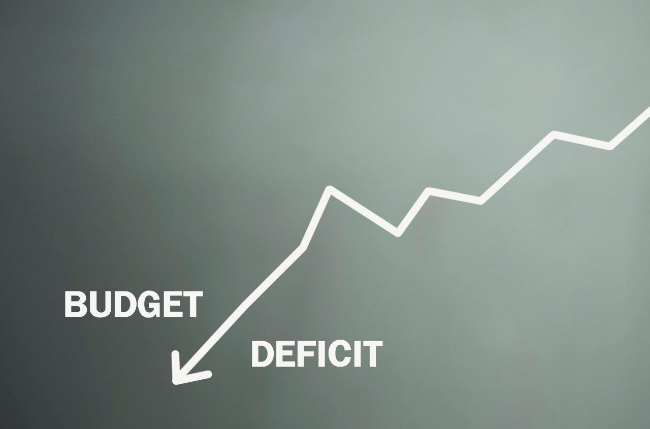 Foreign Intelligence Service: Moscow faces budget deficit beyond its liquid reserves