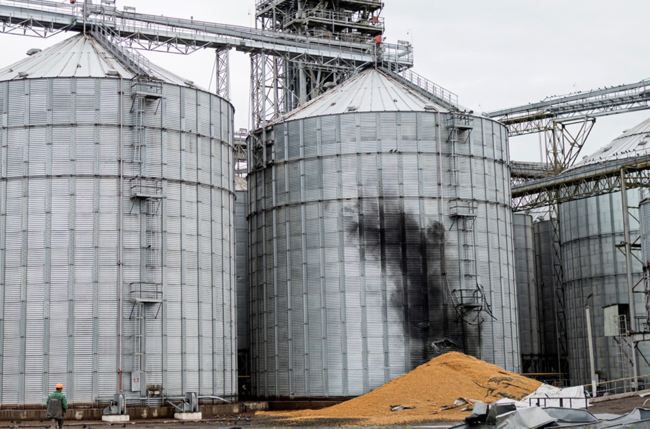Kernel grain elevator in Khmelnytskyi region was hit by Russian UAVs