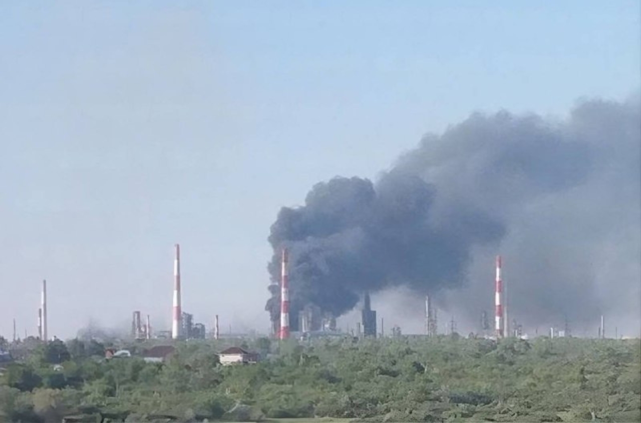 Fire breaks out at Syzran oil refinery in Russia after drone attack