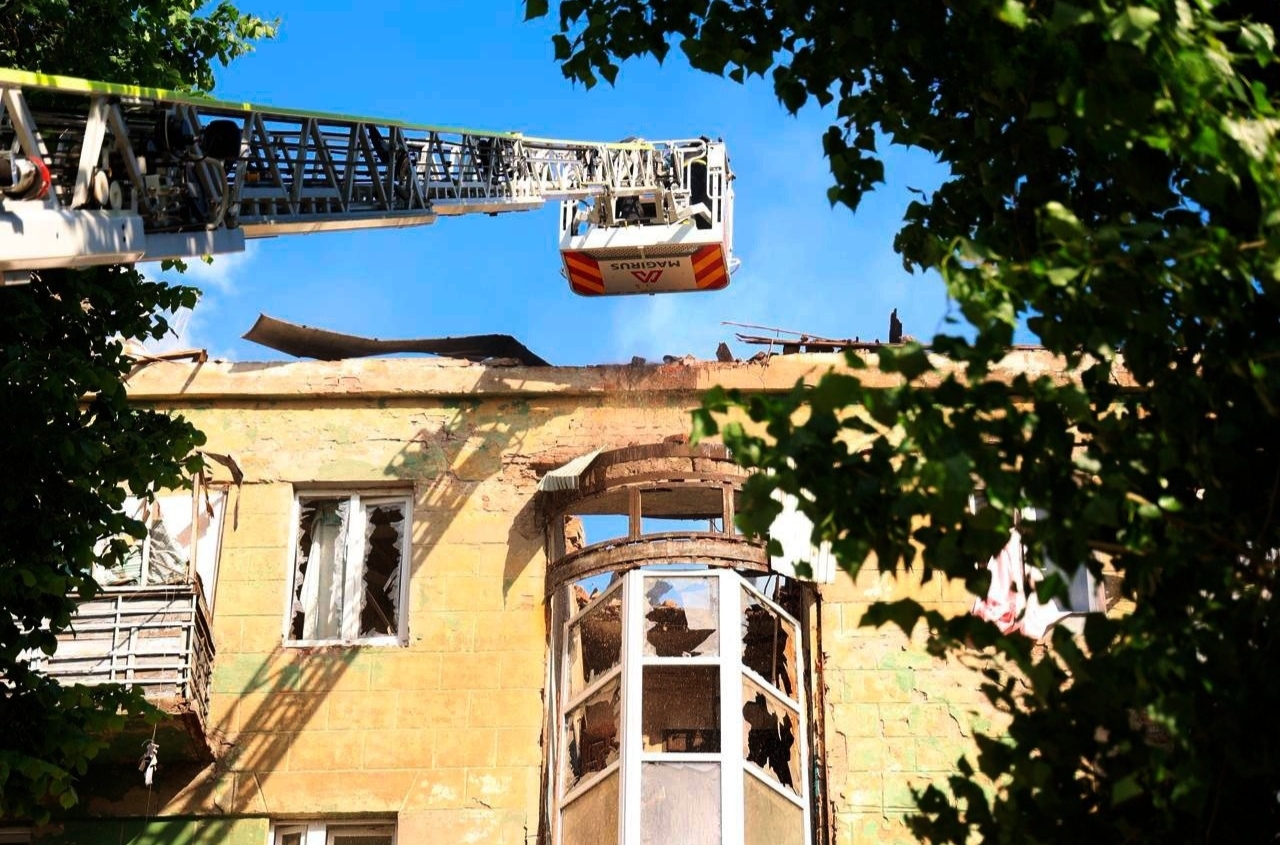 Russian attacks hit several Ukrainian regions, killing civilians and damaging infrastructure