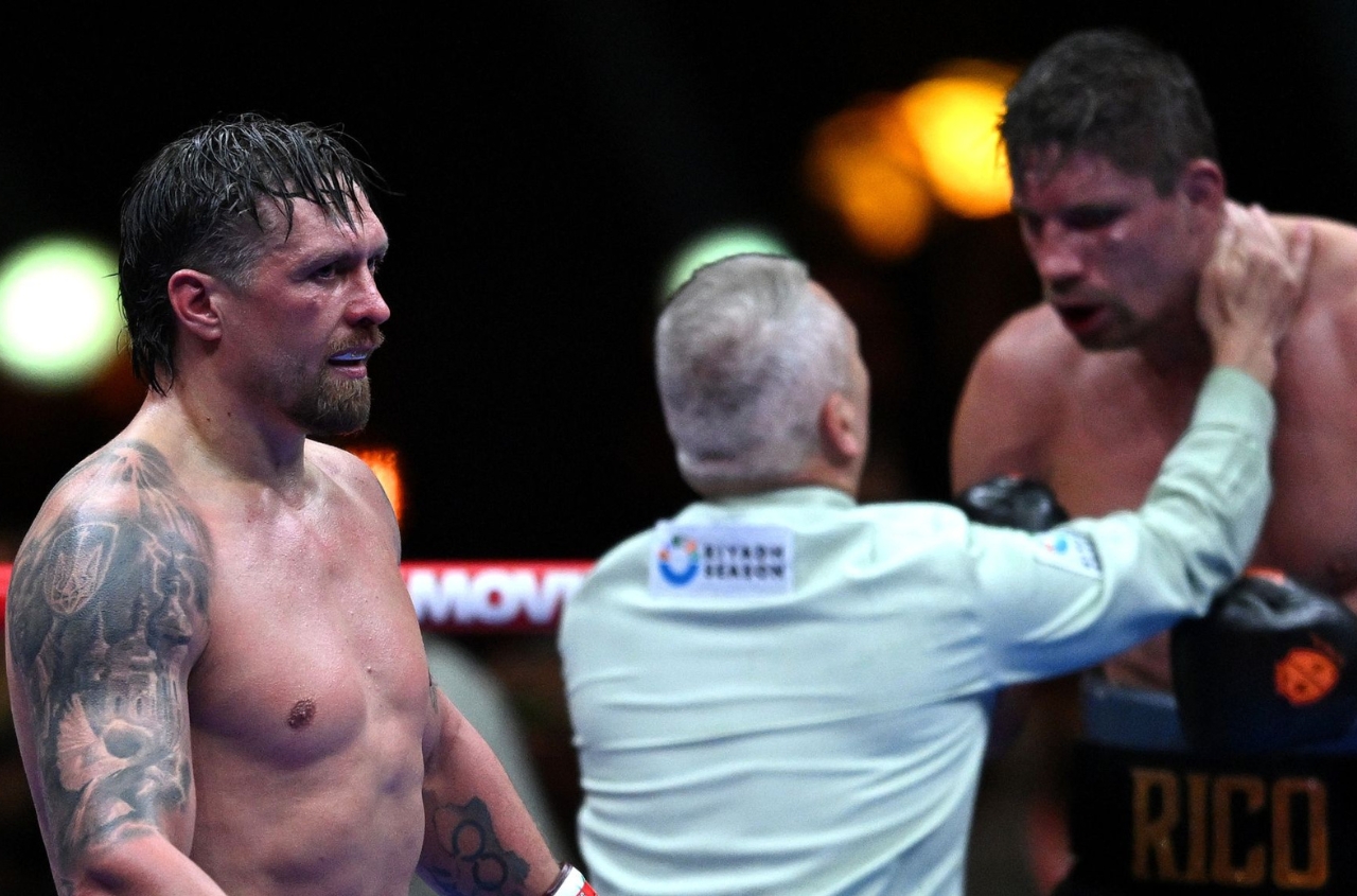 Oleksandr Usyk knocks out Rico Verhoeven to retain undisputed world title