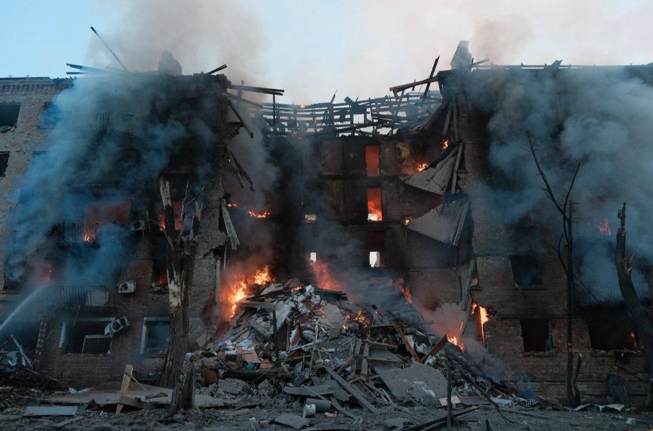 Combined Russian strike: residential buildings hit in Kyiv, two killed and 81 injured