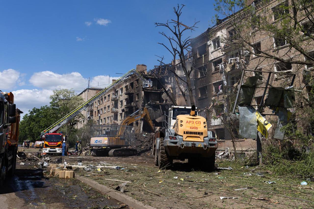 Russian attacks kill civilians and damage infrastructure across multiple Ukrainian regions