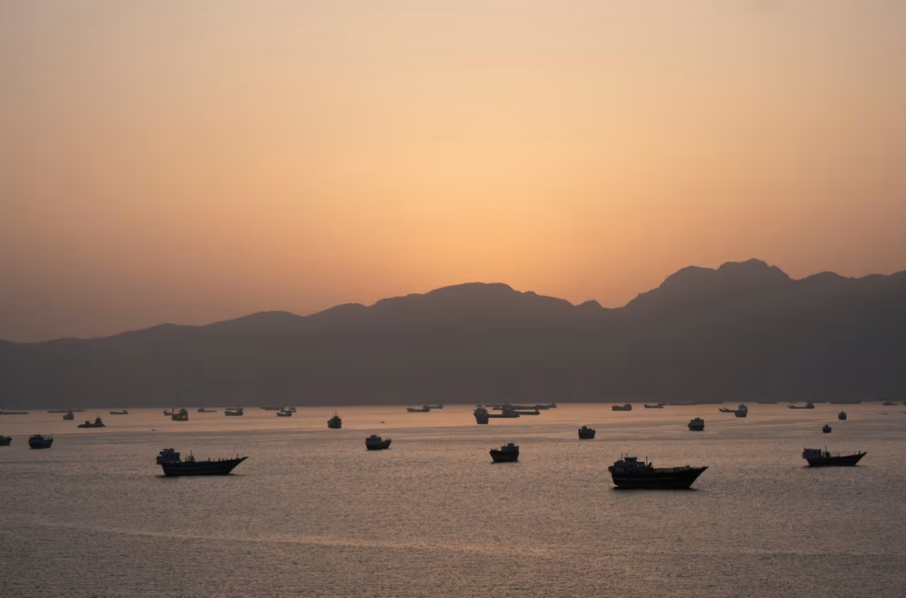 Viktor Andrusiv: The longer the Strait of Hormuz blockade lasts, the closer a global economic crisis becomes