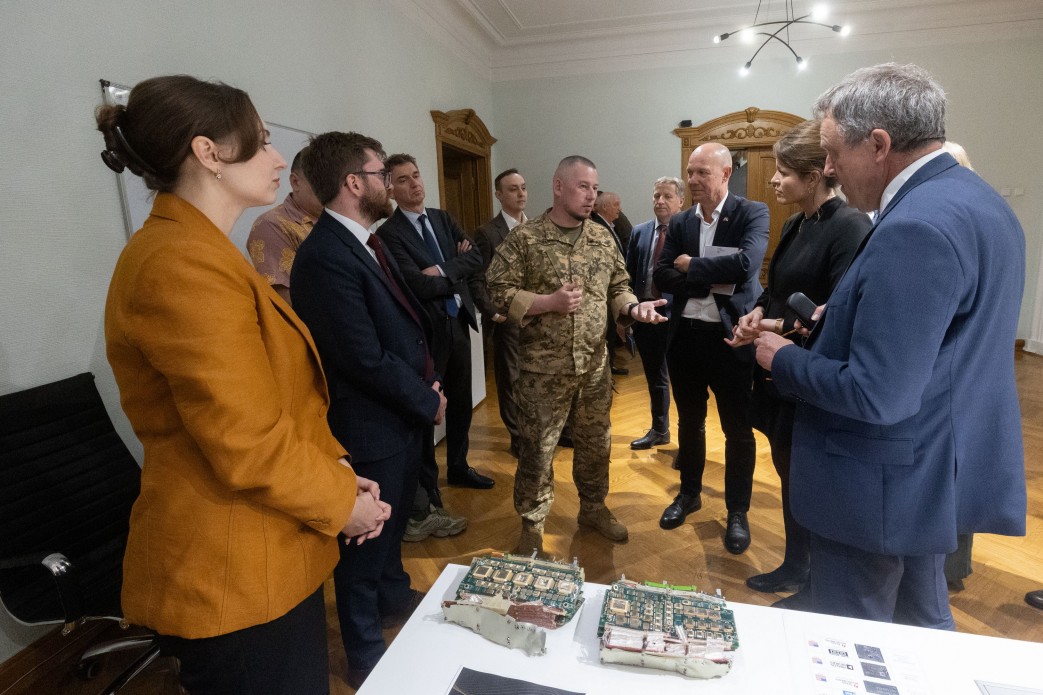 Ukraine urges stronger sanctions after showing missile components to Europe