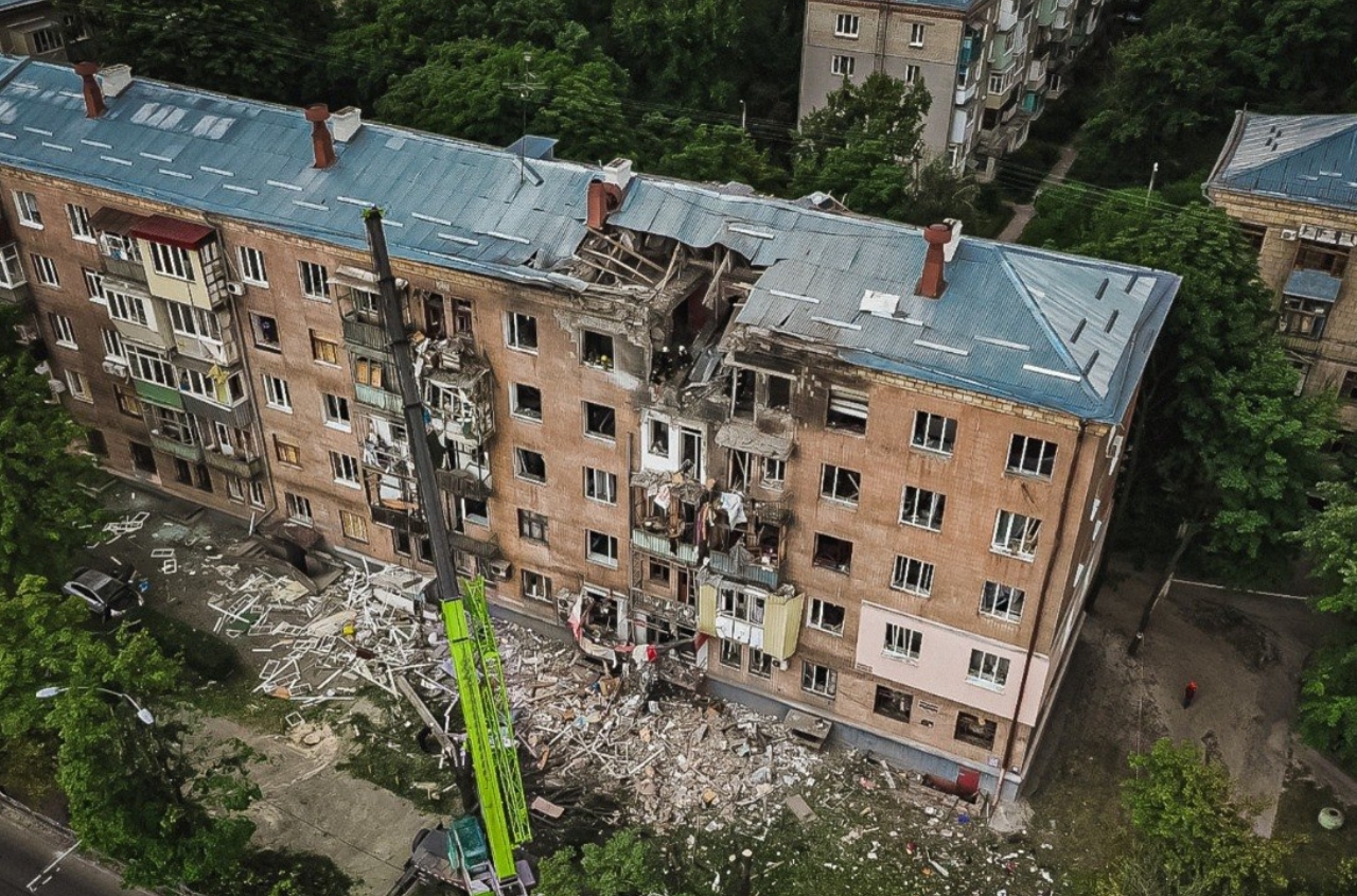 Russian attacks across Ukraine kill 10 civilians and injure more than 80
