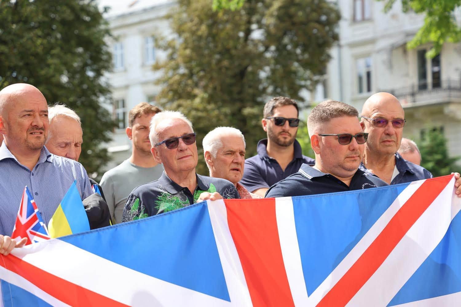 British farmers delivered 20 off-road vehicles and other humanitarian aid to Ukrainian defenders