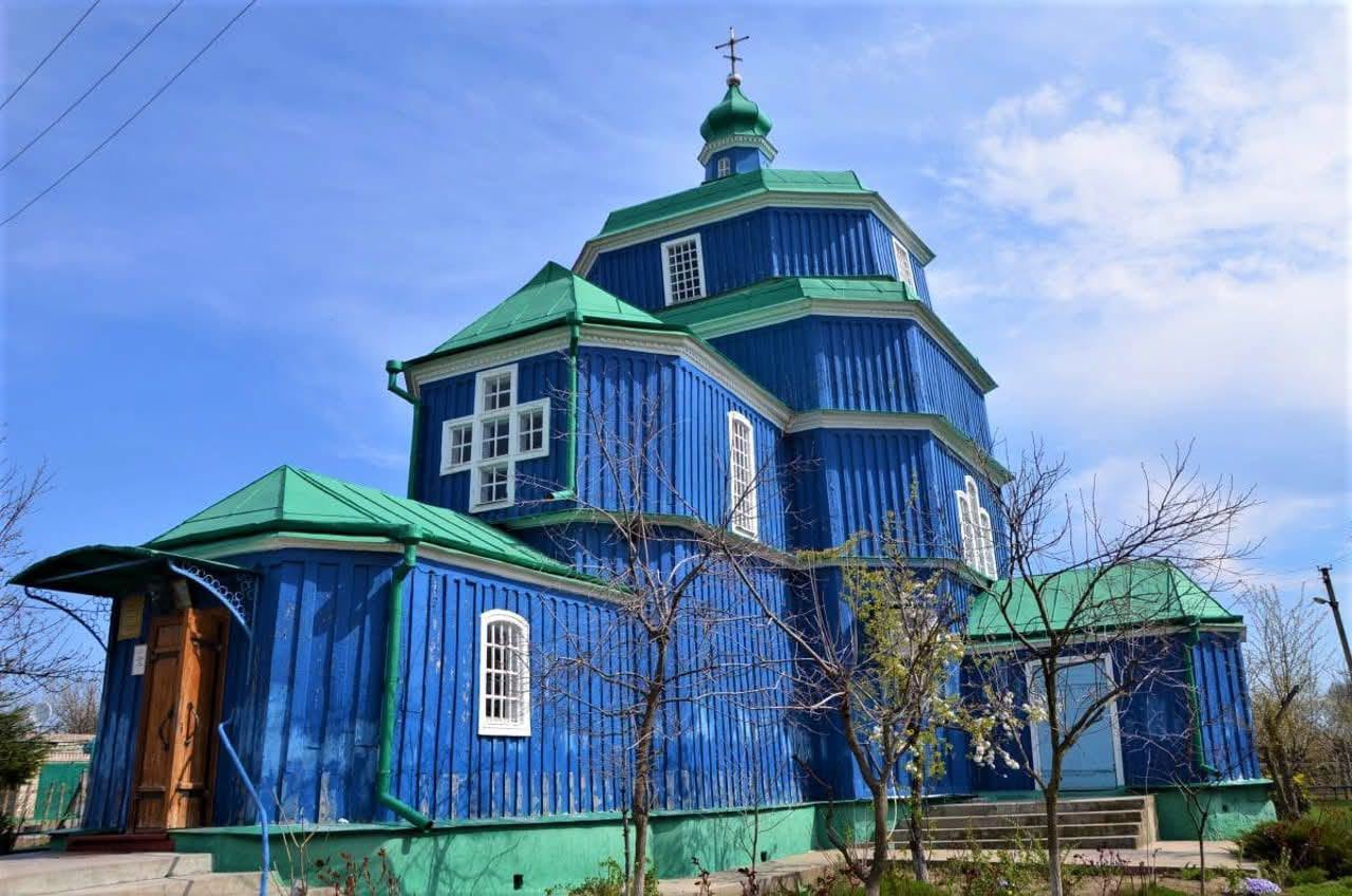 Historic 1725 wooden church burns down after Russian attack on Beryslav