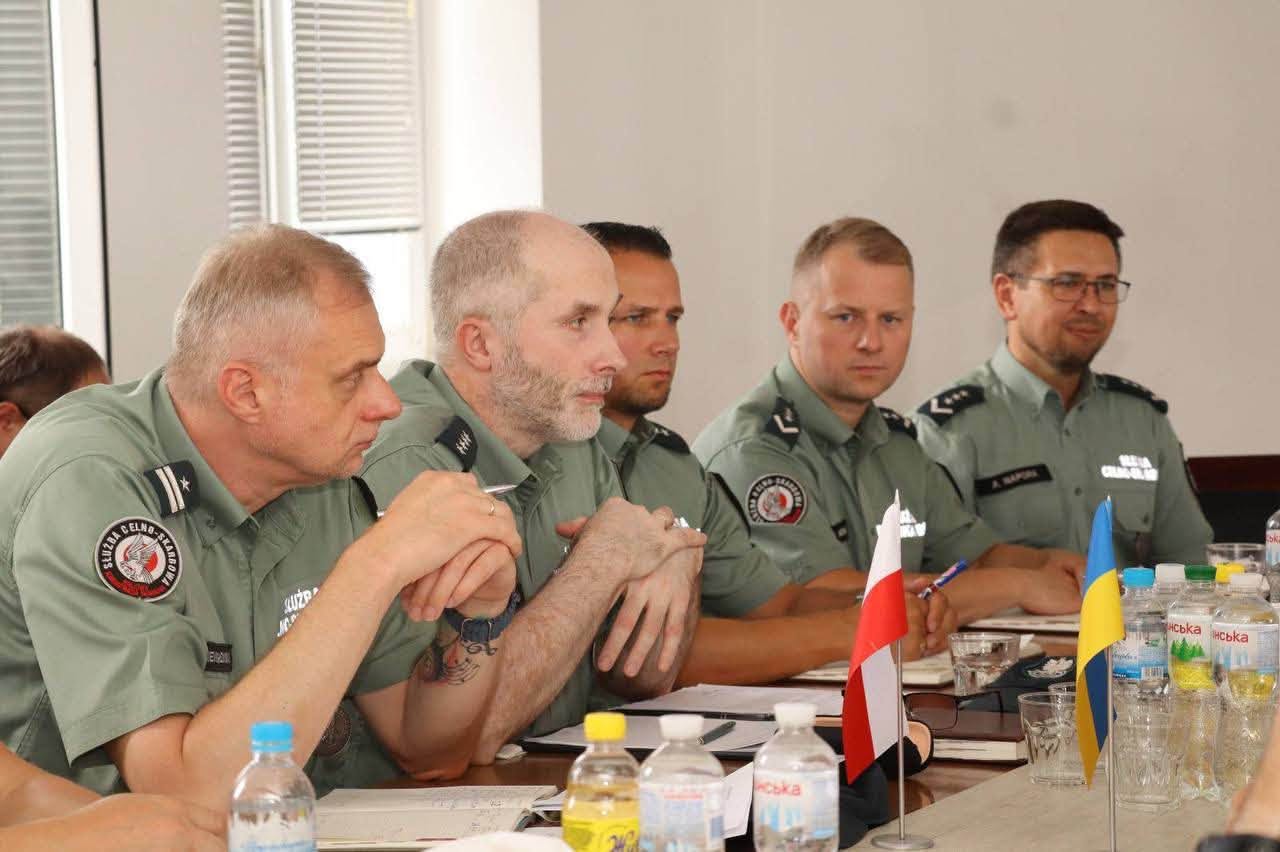 Poland and Ukraine prepare border crossings for expected surge in freight traffic