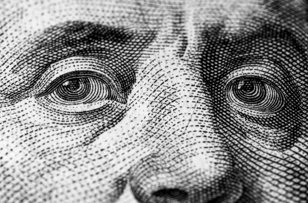 Foreign Intelligence Service: Russians move record amounts of money abroad