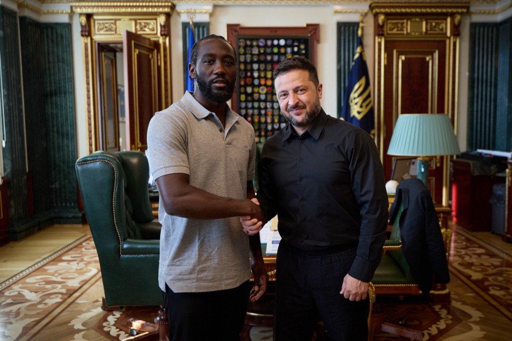 Terence Crawford meets Zelensky during visit to Ukraine