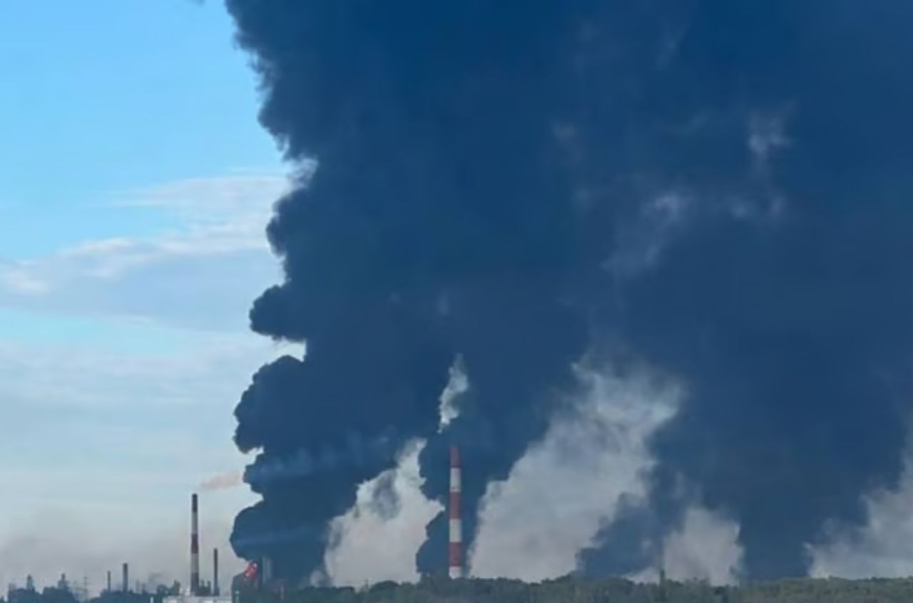 Ukrainian forces hit Slavneft-YANOS refinery more than 700 km inside Russia