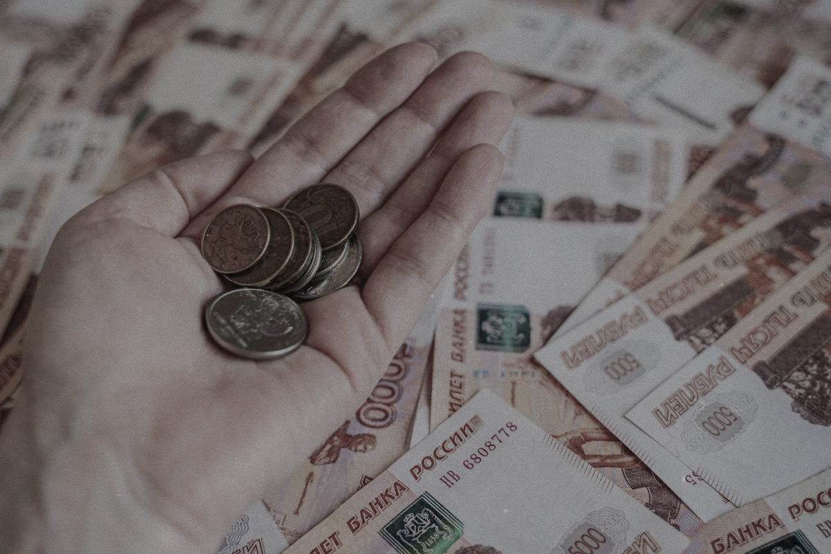 Foreign Intelligence Service: Russian businesses shift from development to survival as economy weakens